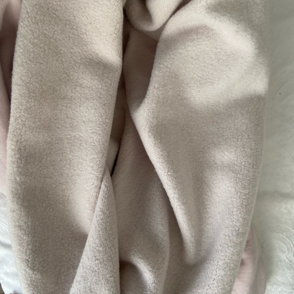 Aritzia cozy fleece boyfriend sweatshirt - cute bunny design - Picture 7 of 9